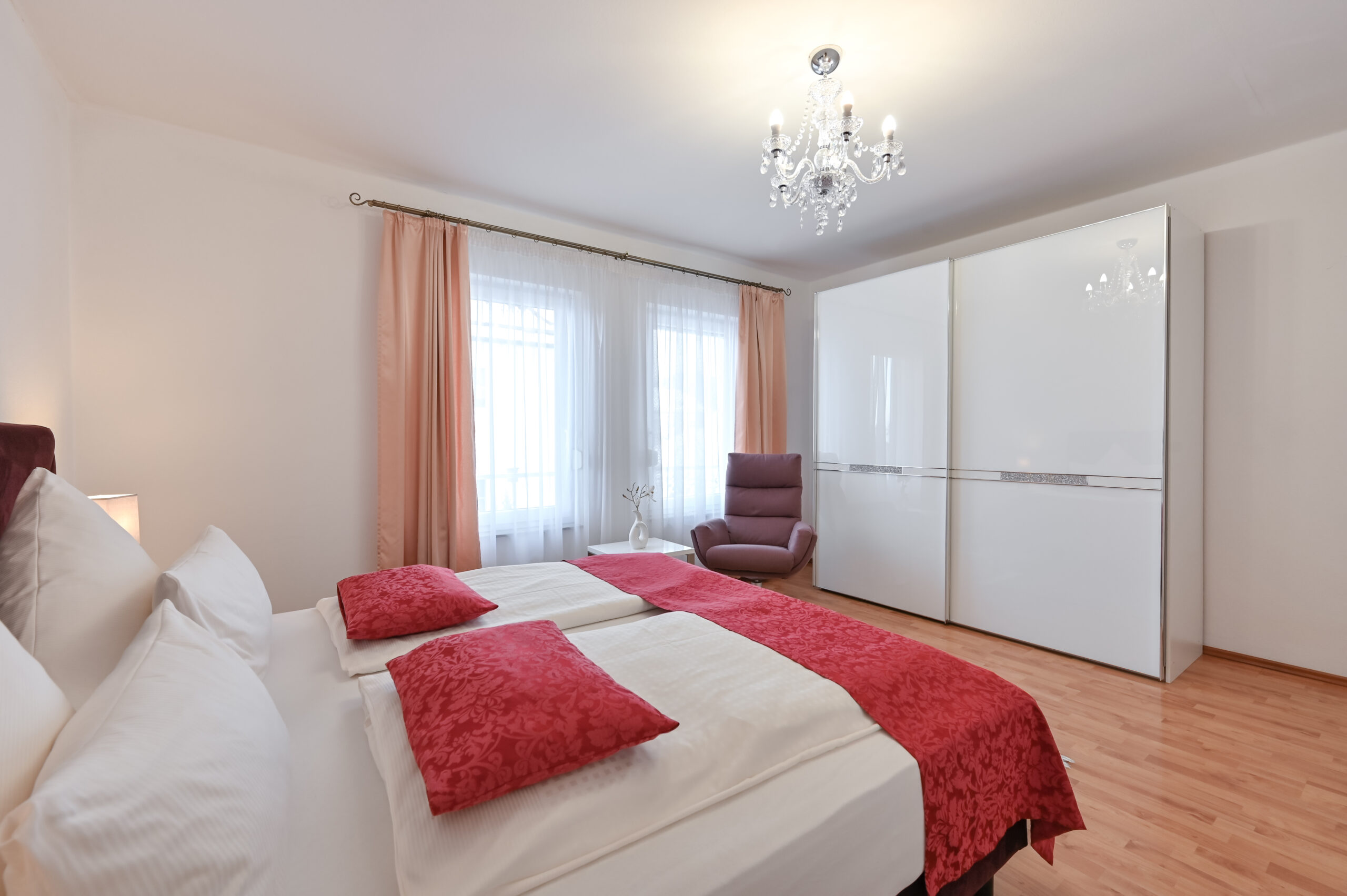 Ferienwohung Doppelbett Schlafzimmer   Hotel Ludwigs FeWo San Marco 2315 scaled