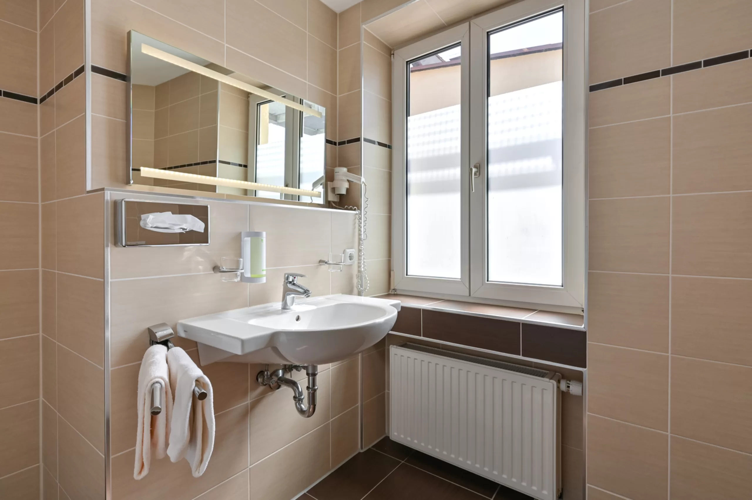 deluxe-mehrbettzimmer-zi26-3888-original-426544