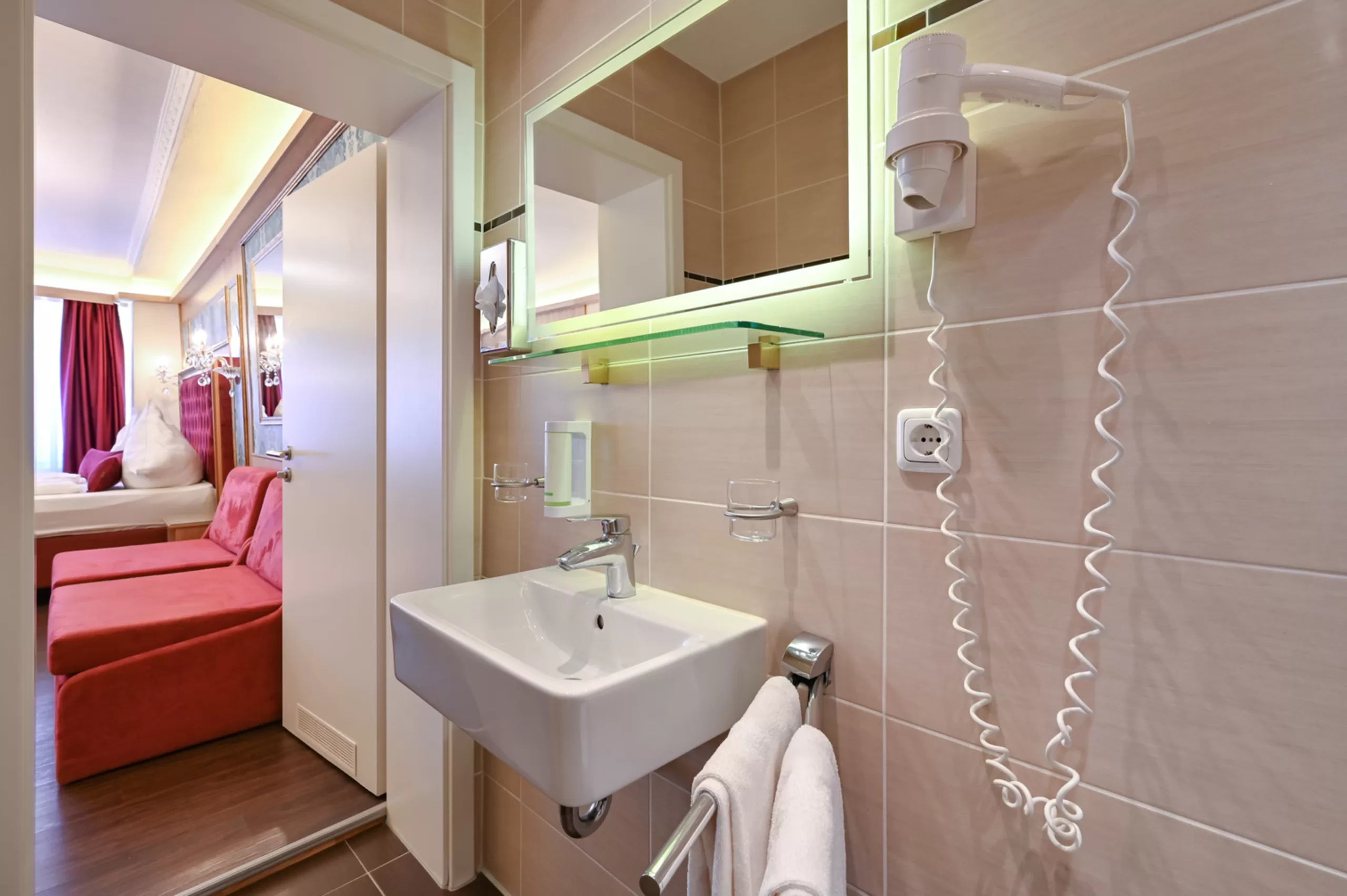 deluxe-mehrbettzimmer-zi33-3905-original-426542