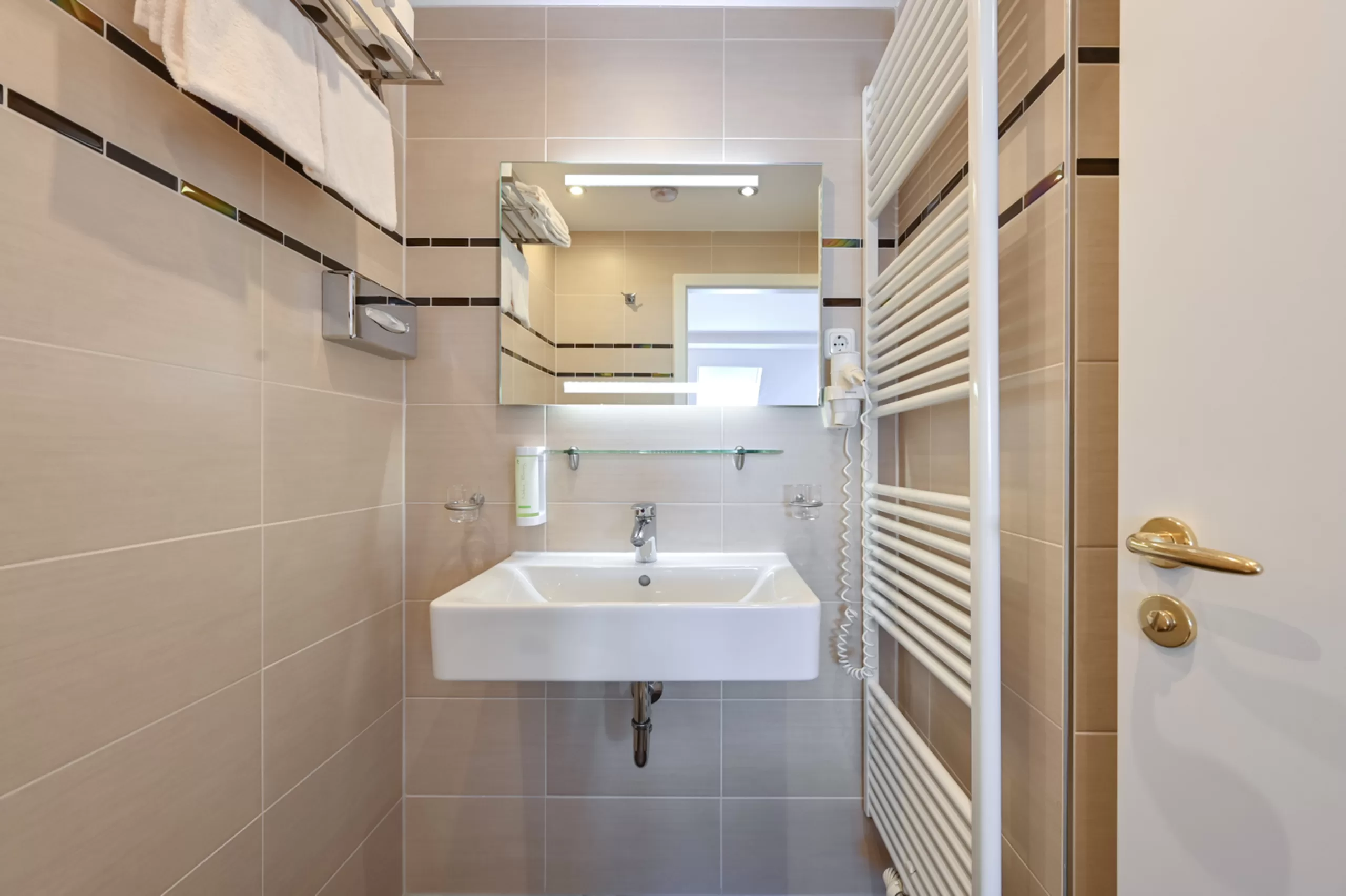 deluxe-mehrbettzimmer-zi43-3919-original-426539