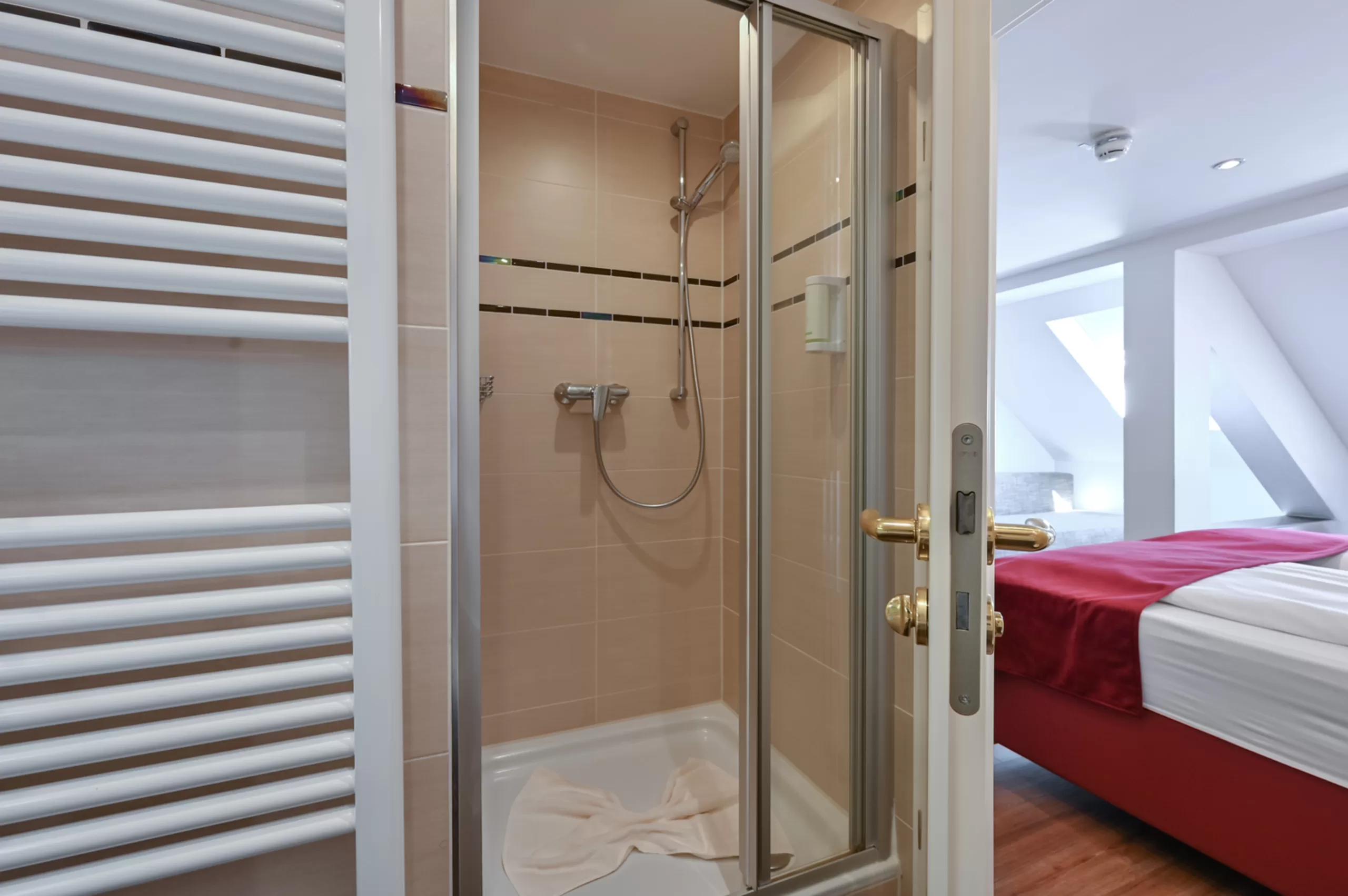 deluxe-mehrbettzimmer-zi43-3920-original-426538